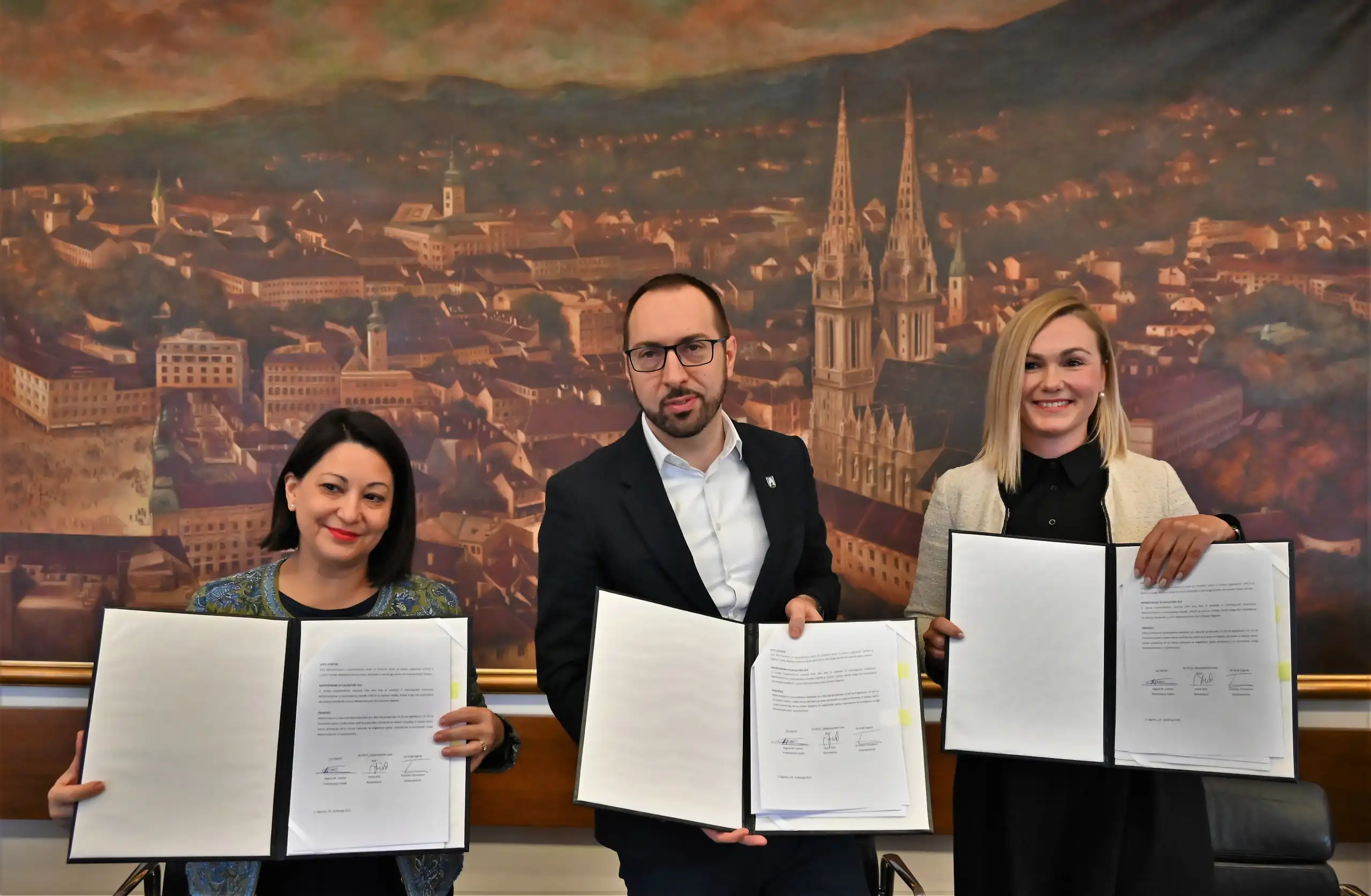 S potpisivanja sporazuma o suradnji između Grada Zagreba, Centra za pružanje usluga u zajednici "Savjetovalište Luka Ritz" i Ureda UNICEF-a za Hrvatsku