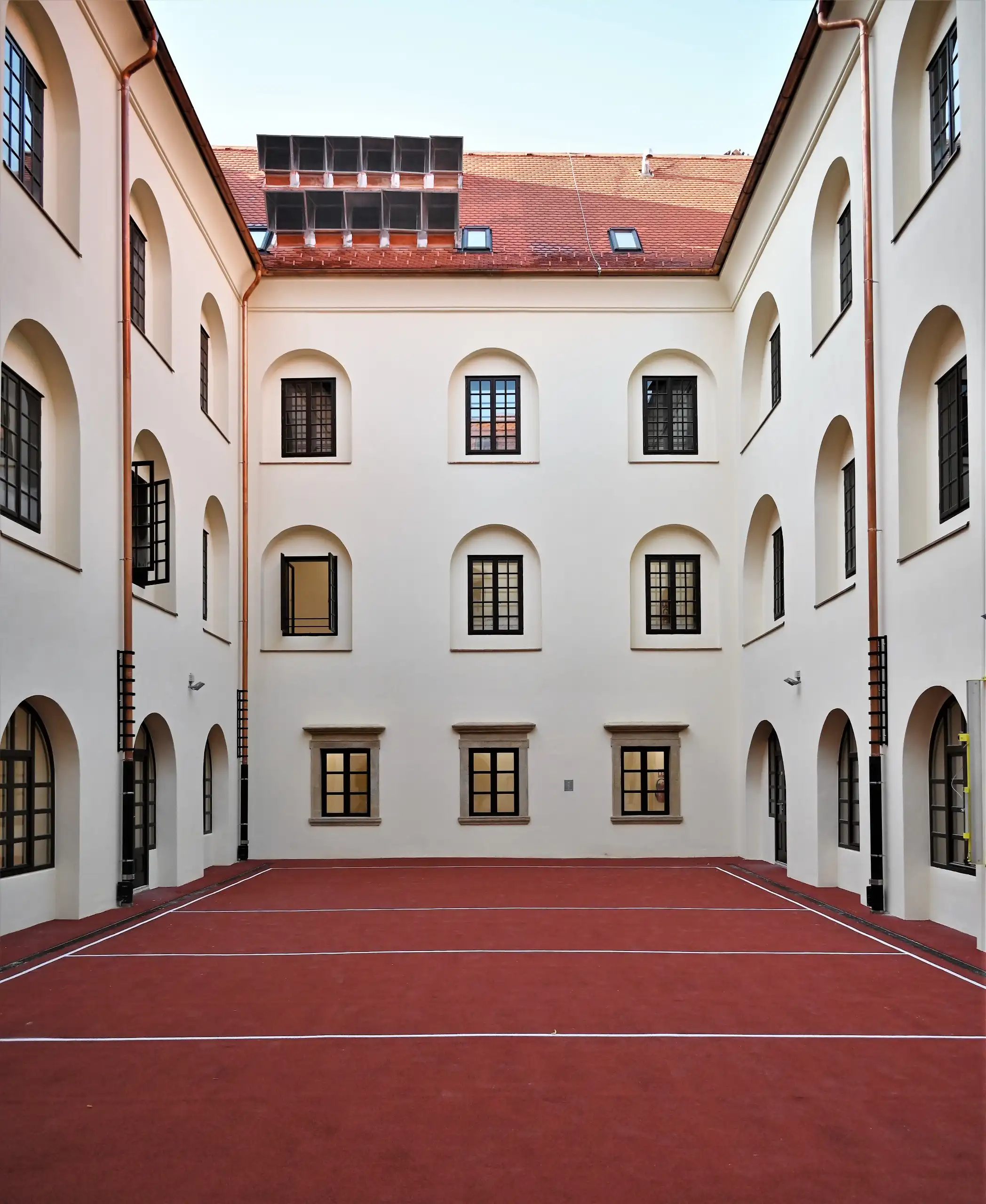  Gimnazija Tituša Brezovačkog